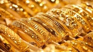 Gold price remains flat on Monday; Q1 import jumps 11 times