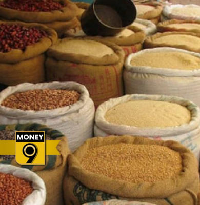 What is the impact of unseasonal rainfall on food inflation?