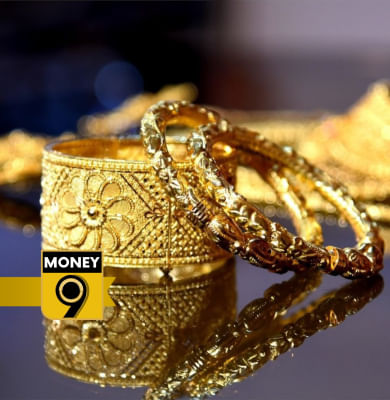 Falling dollar puts gold on top of investors' list