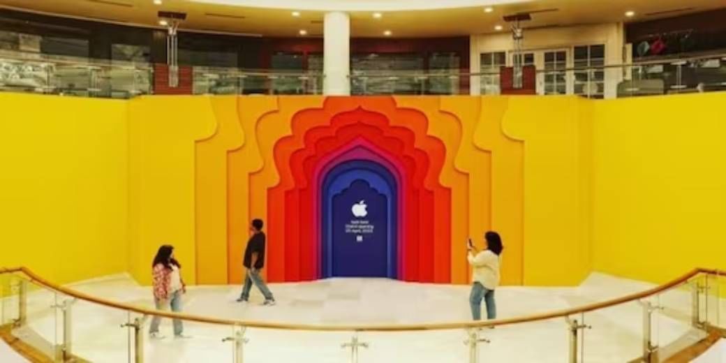 Apple openes India second store in Select City Mall, Saket, Delhi