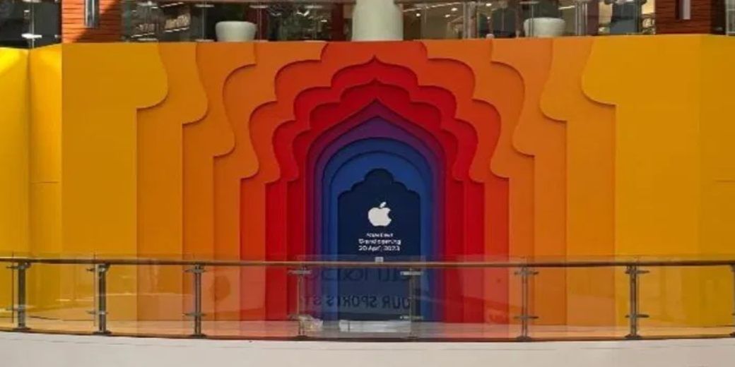 Apple opens second India store in Delhi