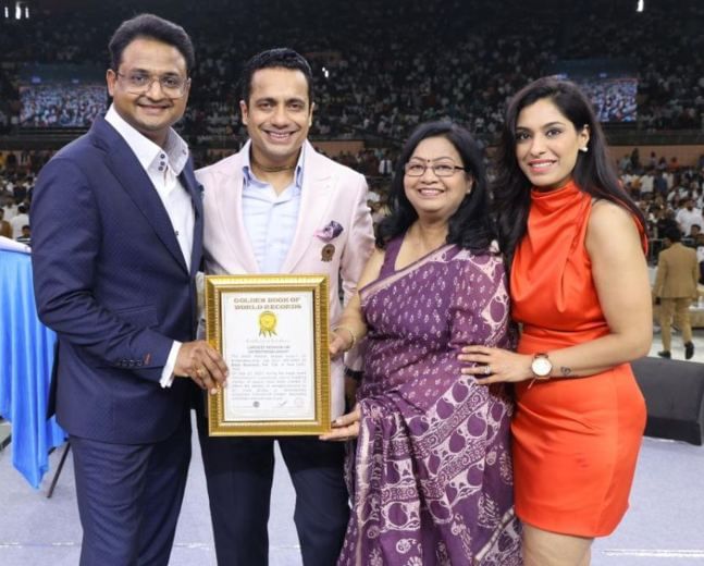 Dr Bindra interacts with entreprenuers, gets 12th world record