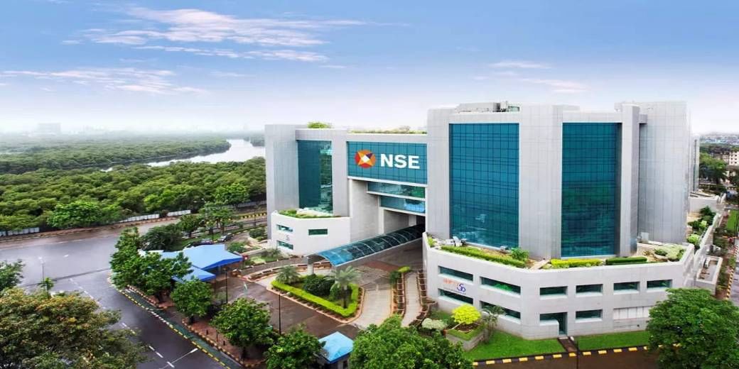 NSE IPO को लेकर मुद्दों को सुलझाने के लिए बातचीत जारी: SEBI प्रमुख
