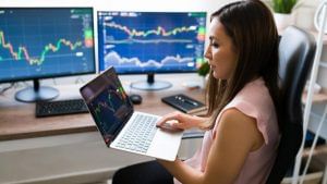 ETF में पैसे लगाने के 4 बड़े फायदे, Investment से पहले जान लें ये बातें